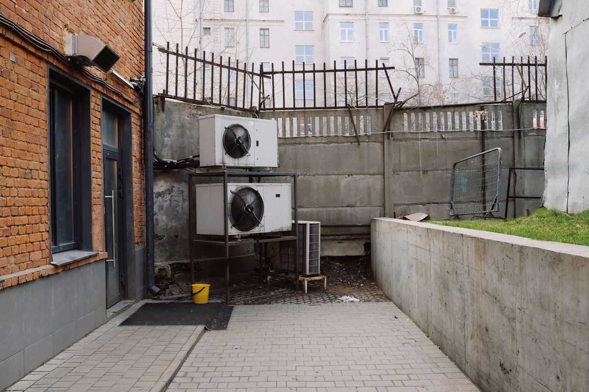 SEO for HVAC Contractors: Winning Both Seasons